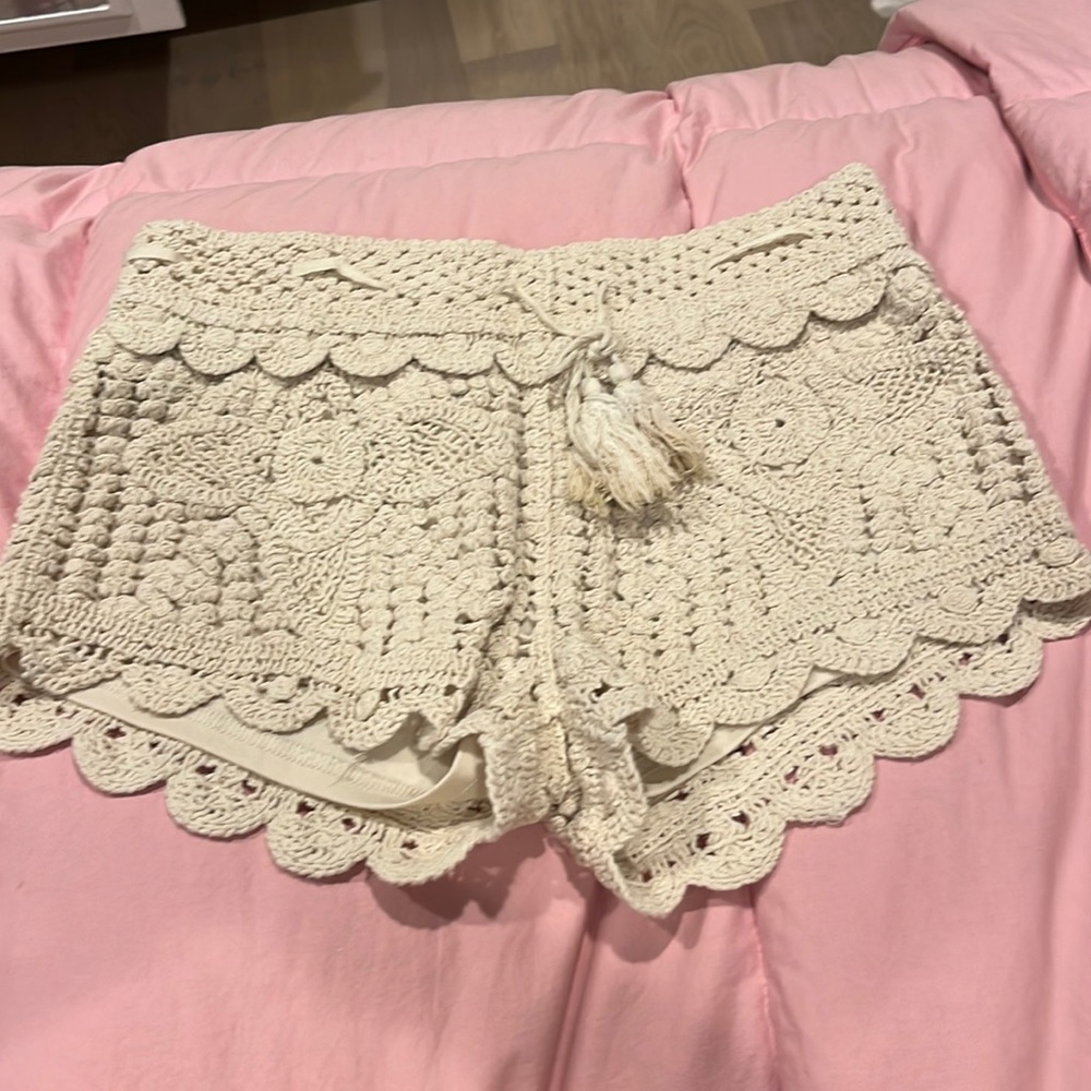 Kids Surf Gypsy  size large white crochet shorts. Great condition